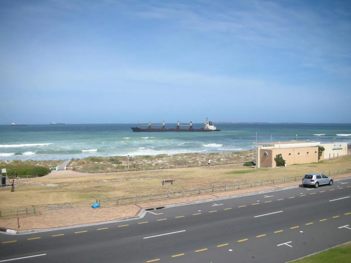 On The Beach Front Sea Spray Bloubergstrand Güney Afrika