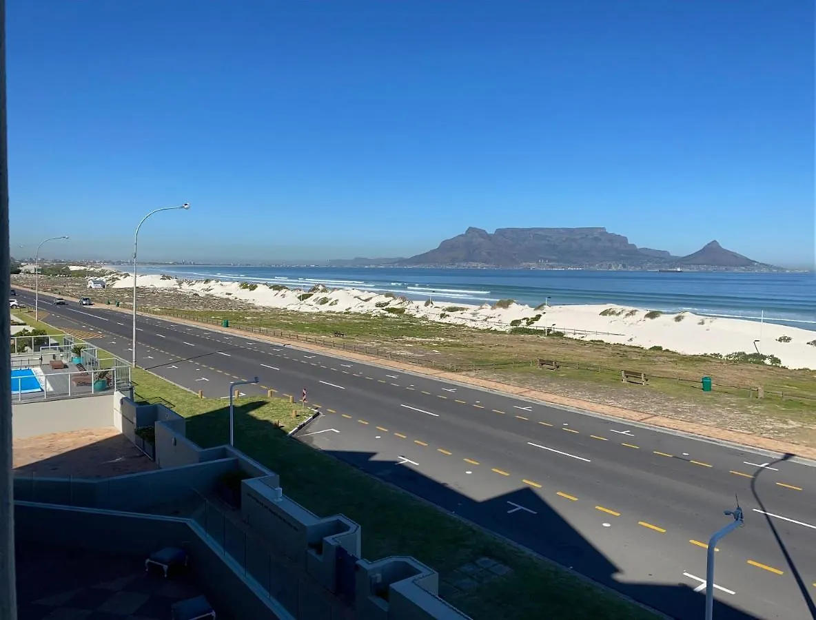 On The Beach Front Sea Spray Bloubergstrand